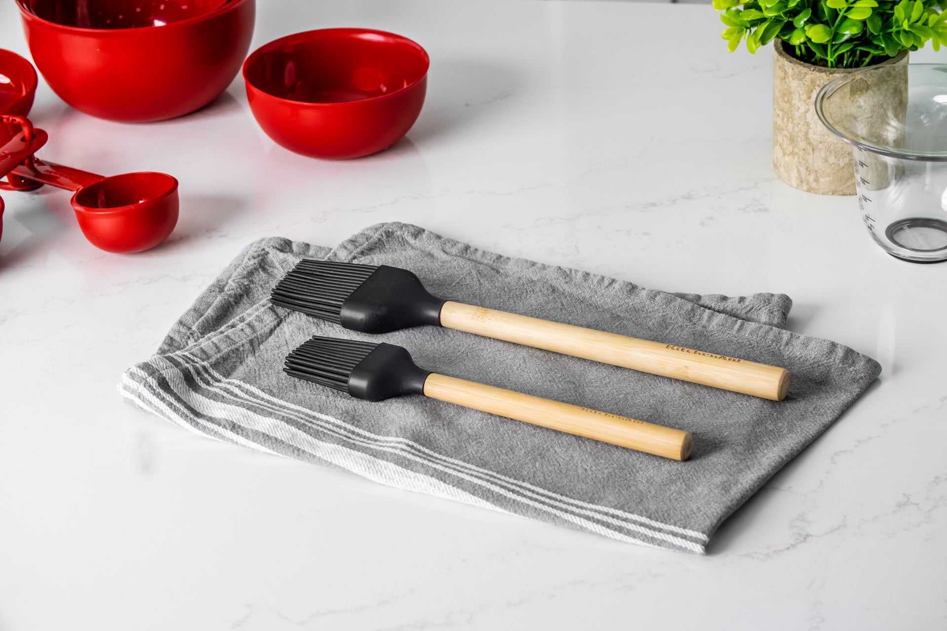 Misa KitchenAid s drevenou rukoväťou, onyxová čierna, KQG642OHOBE