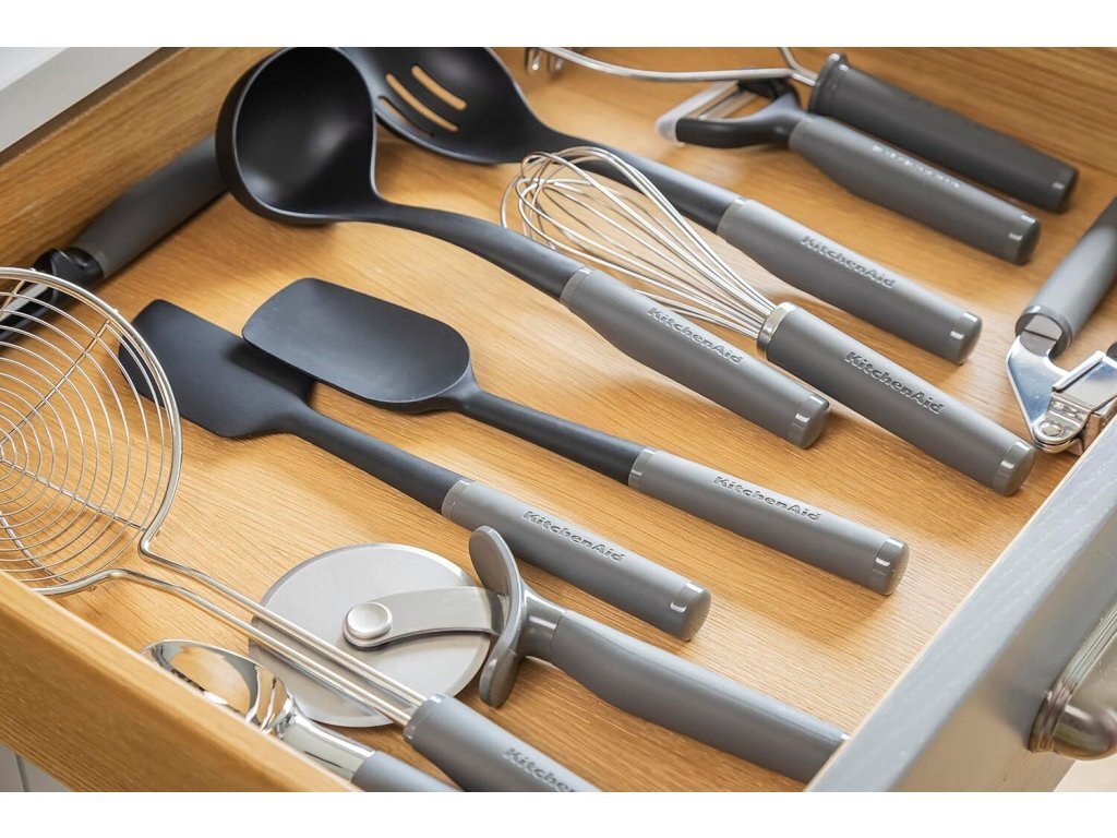 Krájač na pizzu KitchenAid, sivý, KAS113OHCGG