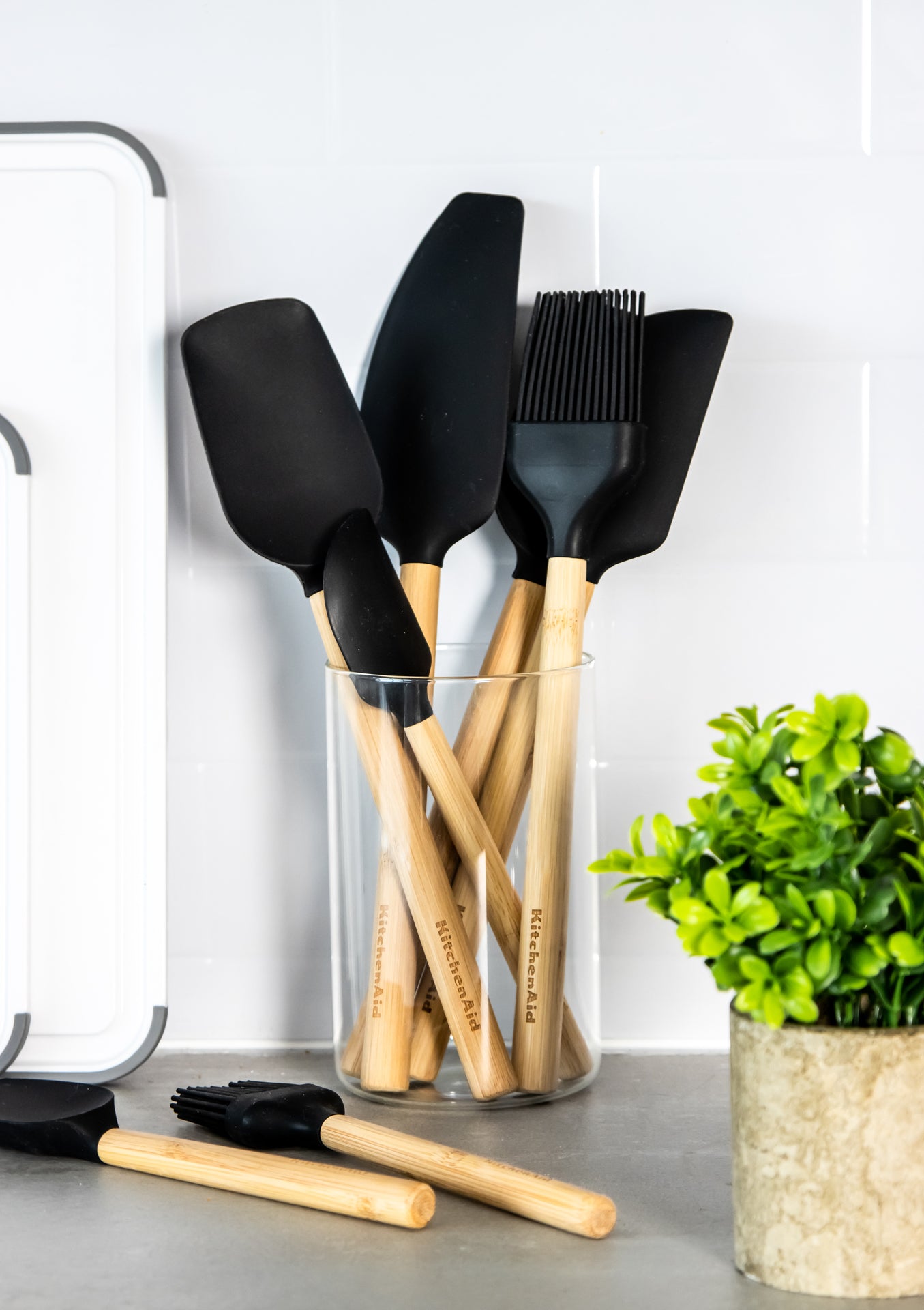 KitchenAid spatula with wooden handle, onyx black, KQG630OHOBE