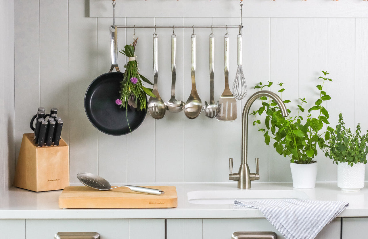 Kuchynská lyžica KitchenAid Premium, KMG004OHSS