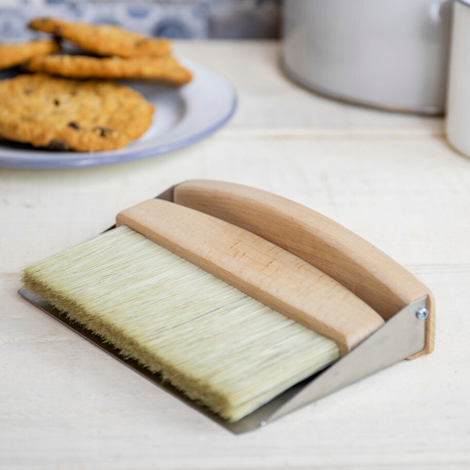 KitchenCraft Living Nostalgia stolní smetáček s lopatkou, LNTDPB