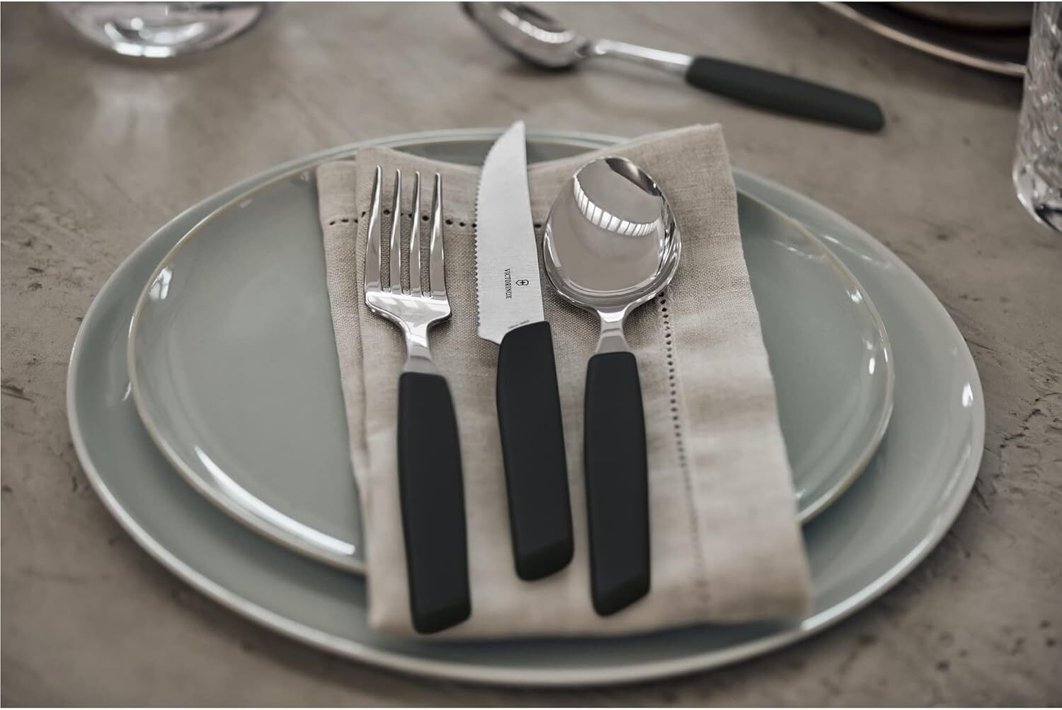 Sada príborov Victorinox Swiss Modern 12 ks, čierna, 6.9093.12W.12