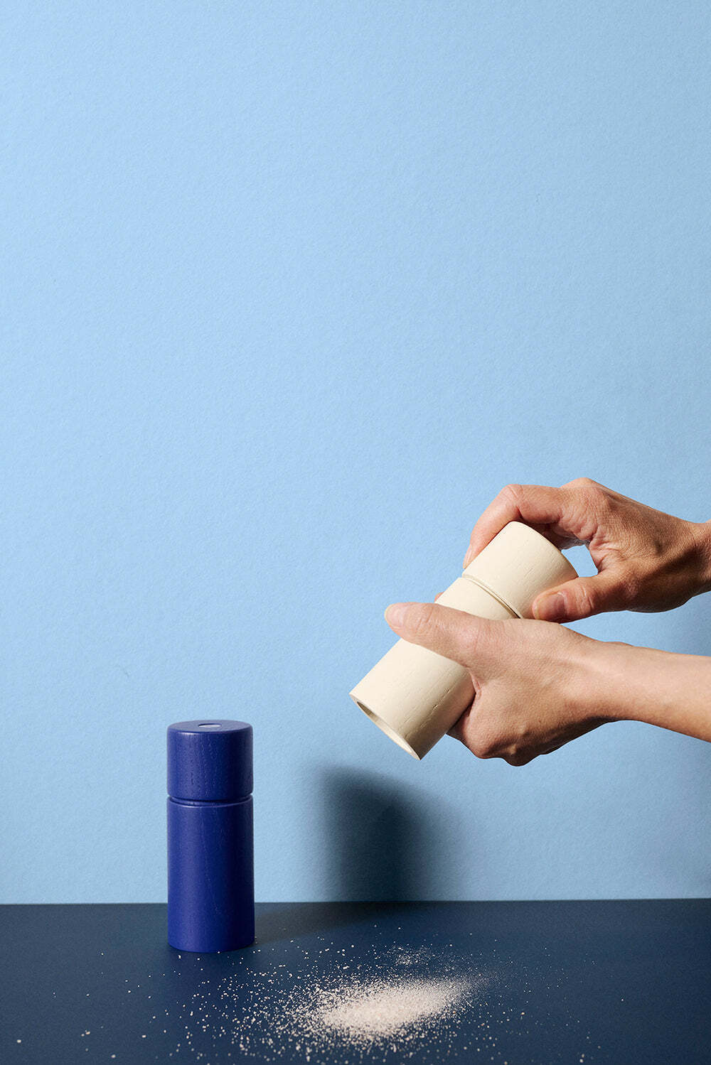 CrushGrind Bergen dřevěný mlýnek na koření 12 cm, white sand, 070375-0014