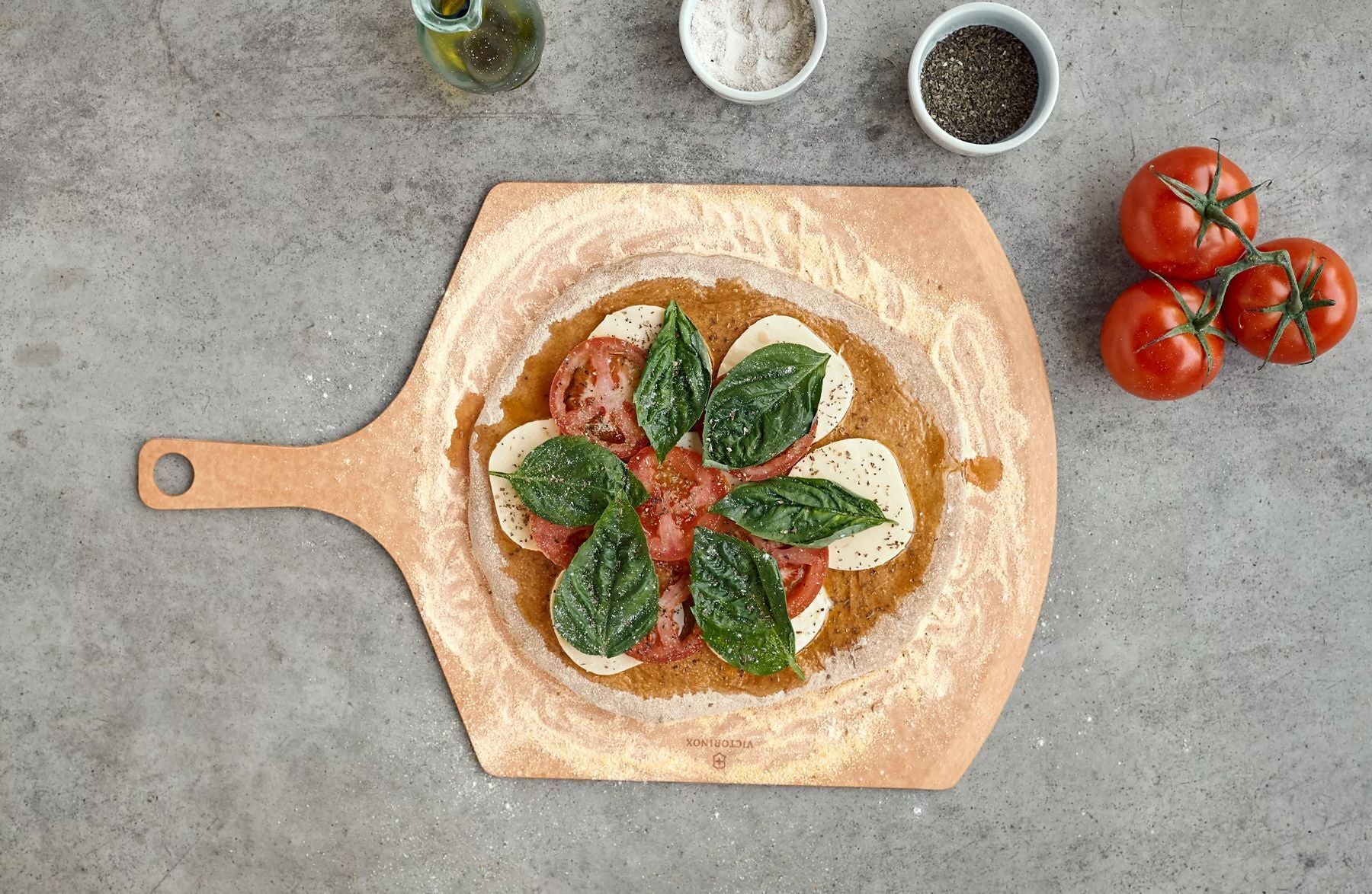 Veľká škrabka na pizzu Victorinox 53 x 35 cm, 7.4134