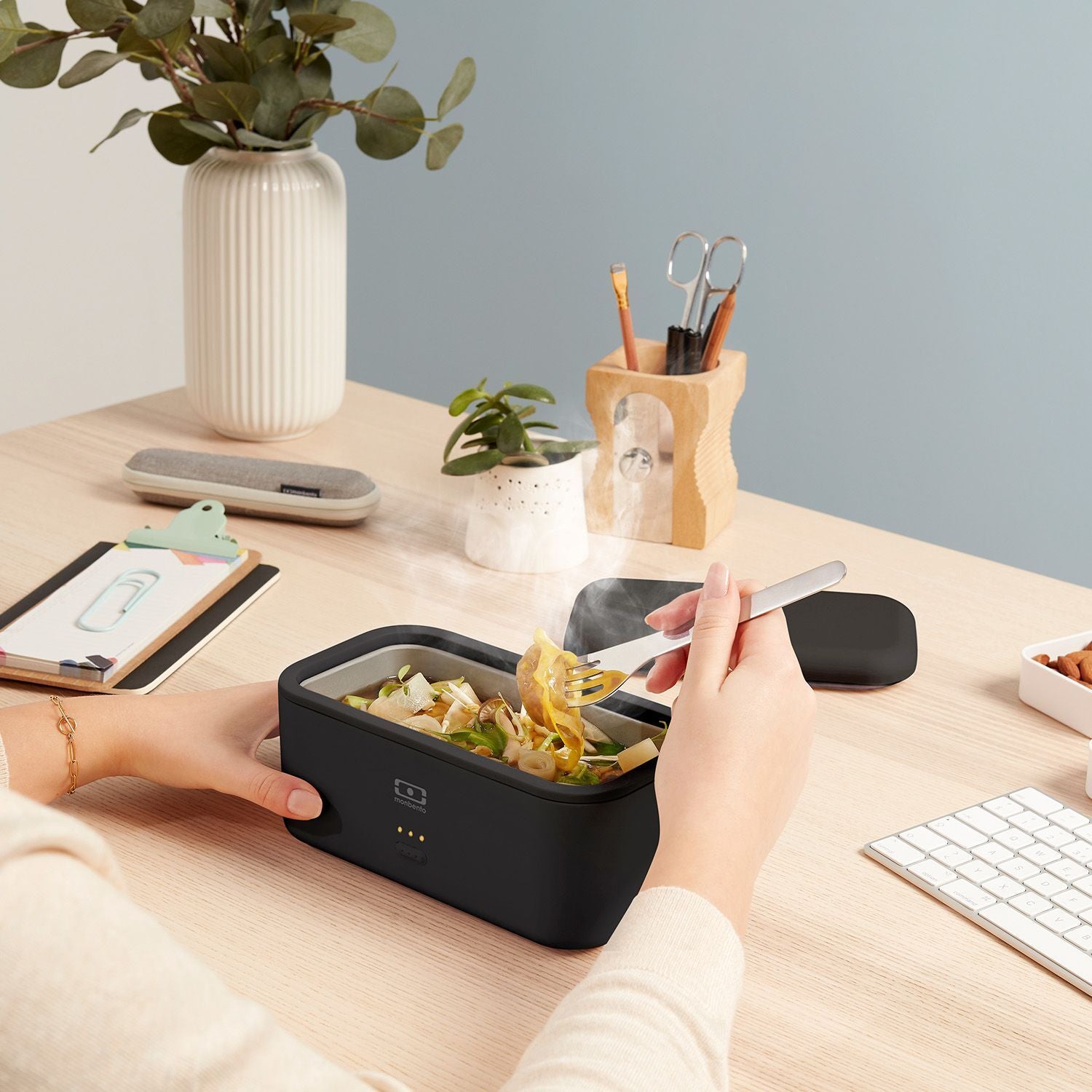 Monbento Warmer ohřívací svačinový box 0,7 l, black onyx, 60310050