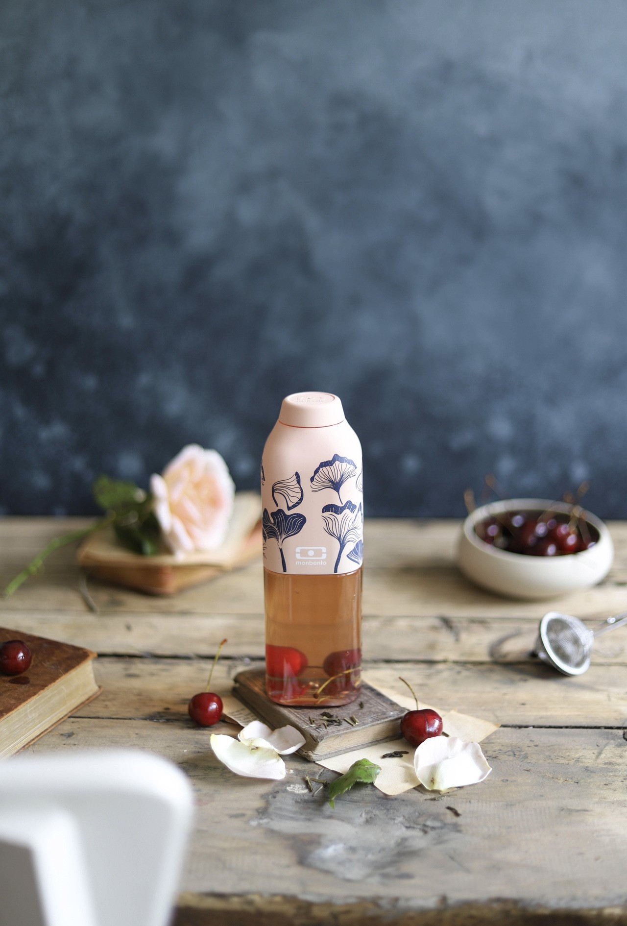 Monbento Positive M drinking bottle 500 ml, graphic ginkgo, 15014016