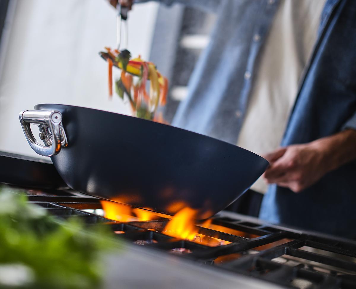 Joseph Joseph Space wok with non-stick ceramic surface 32 cm, blue, 45048