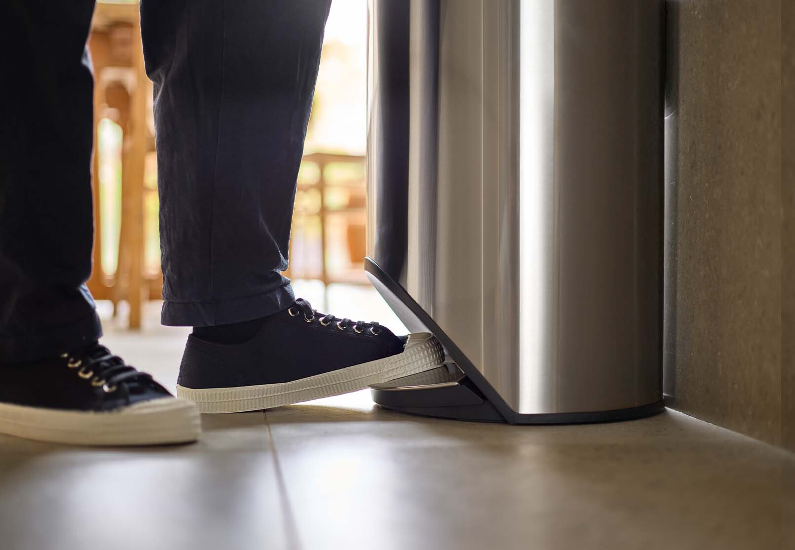 Joseph Joseph Oblúkový pedálový odpadkový kôš 30 l, nerezová oceľ, 30150