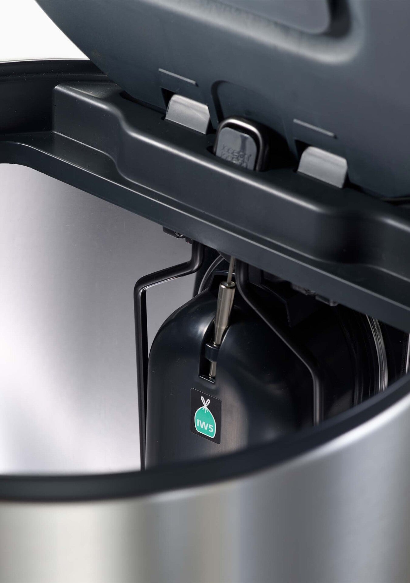 Joseph Joseph Oblúkový pedálový odpadkový kôš 30 l, nerezová oceľ, 30150