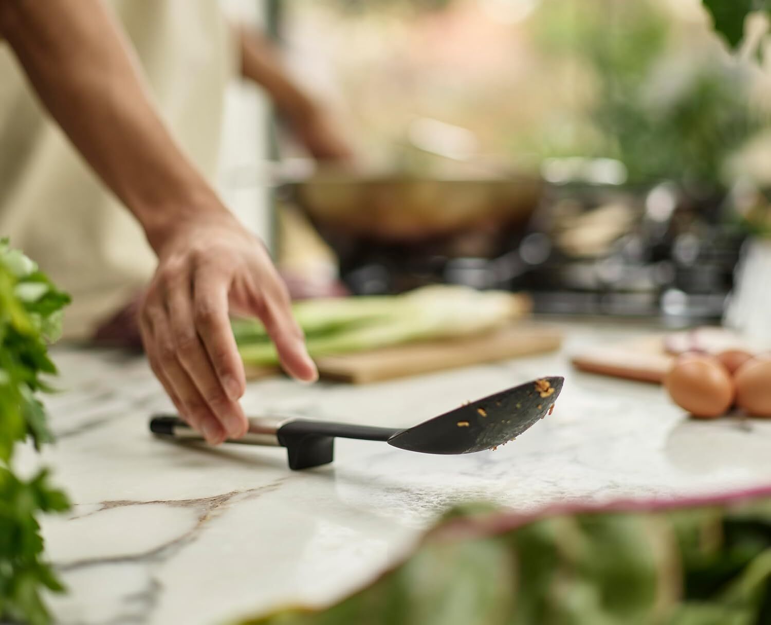 Joseph Joseph Elevate silikonová lžíce na vaření, 10571