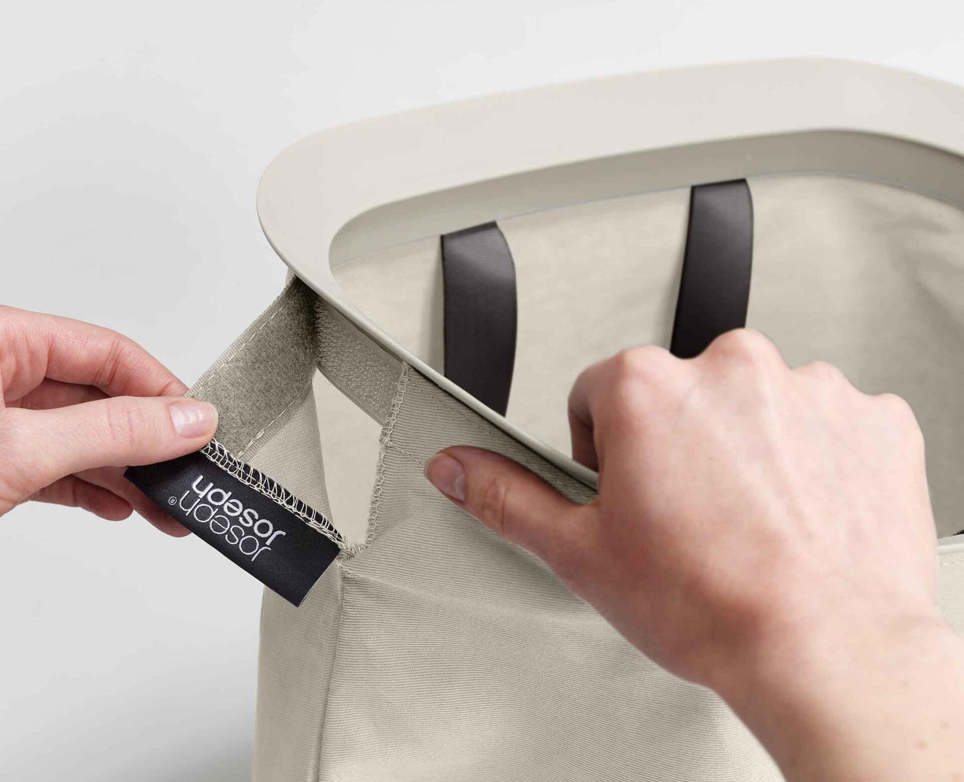 Kôš na bielizeň Joseph Joseph Tota 90 l, krémový, 50020