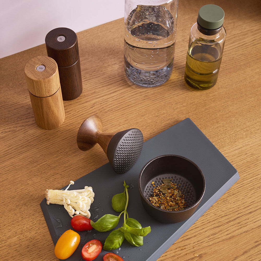 CrushGrind Bergen dřevěný mlýnek na koření 12 cm, 070375-2002