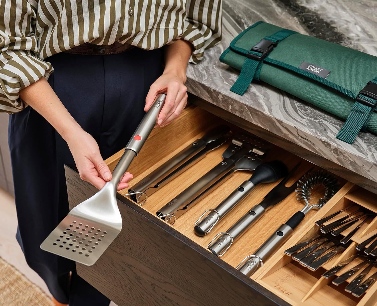 Joseph Joseph GrillOut sada grilovací obracečky, vidličky a kleští z nerezové oceli, 2000004