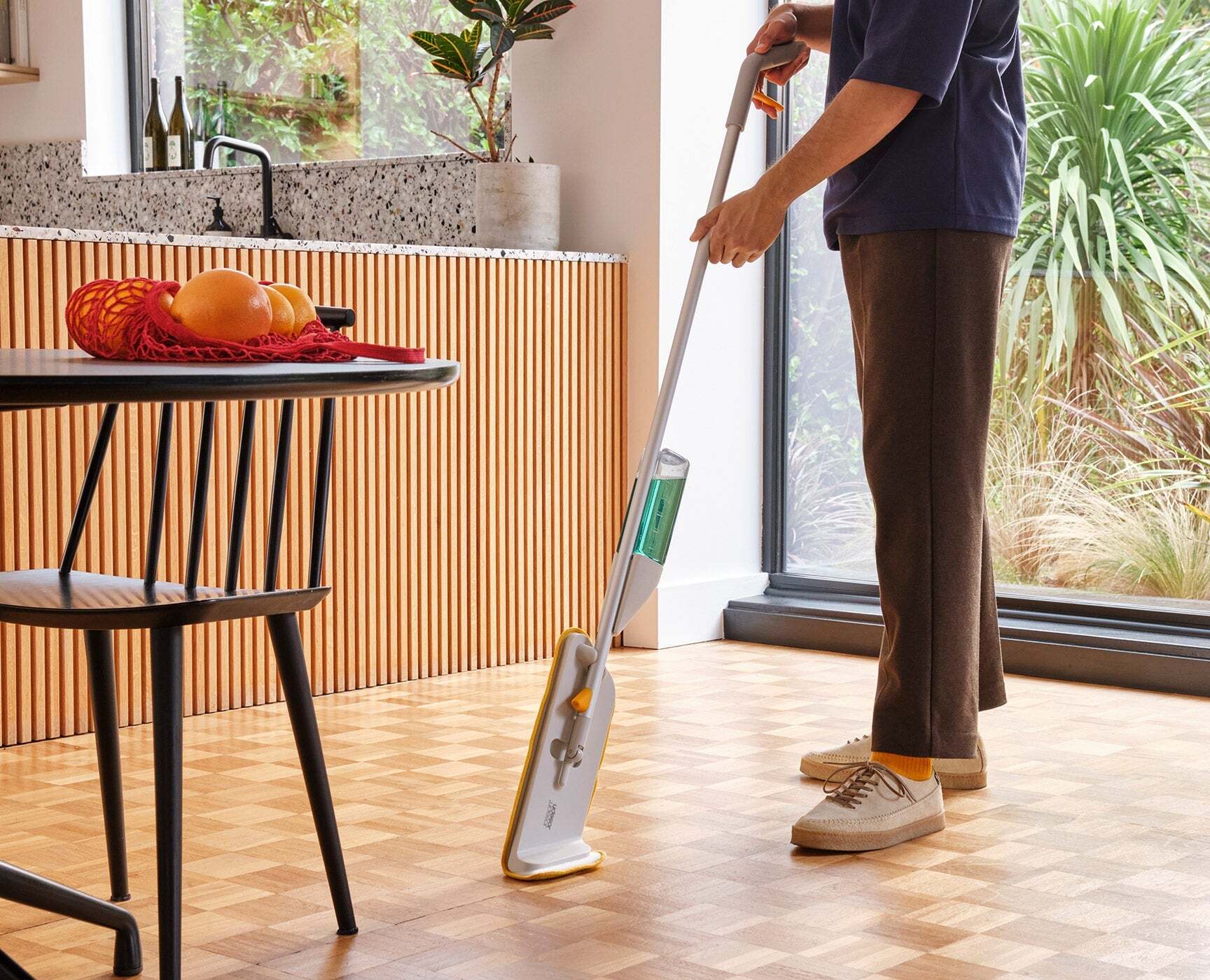 Joseph Joseph CleanTech mop s rozprašovačem, 65004