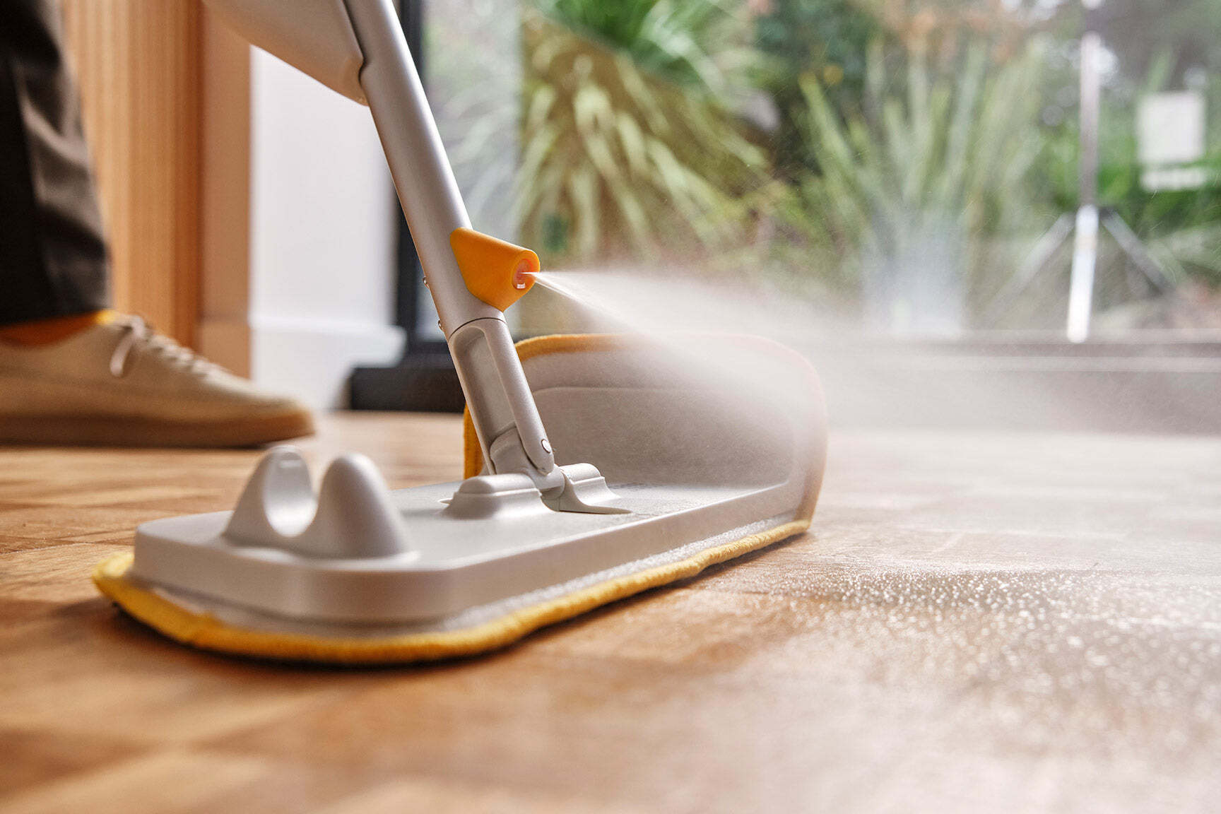 Joseph Joseph CleanTech mop s rozprašovačem, 65004