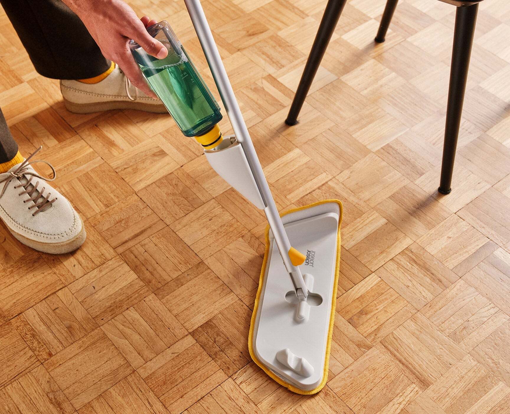 Joseph Joseph CleanTech mop s rozprašovačem, 65004