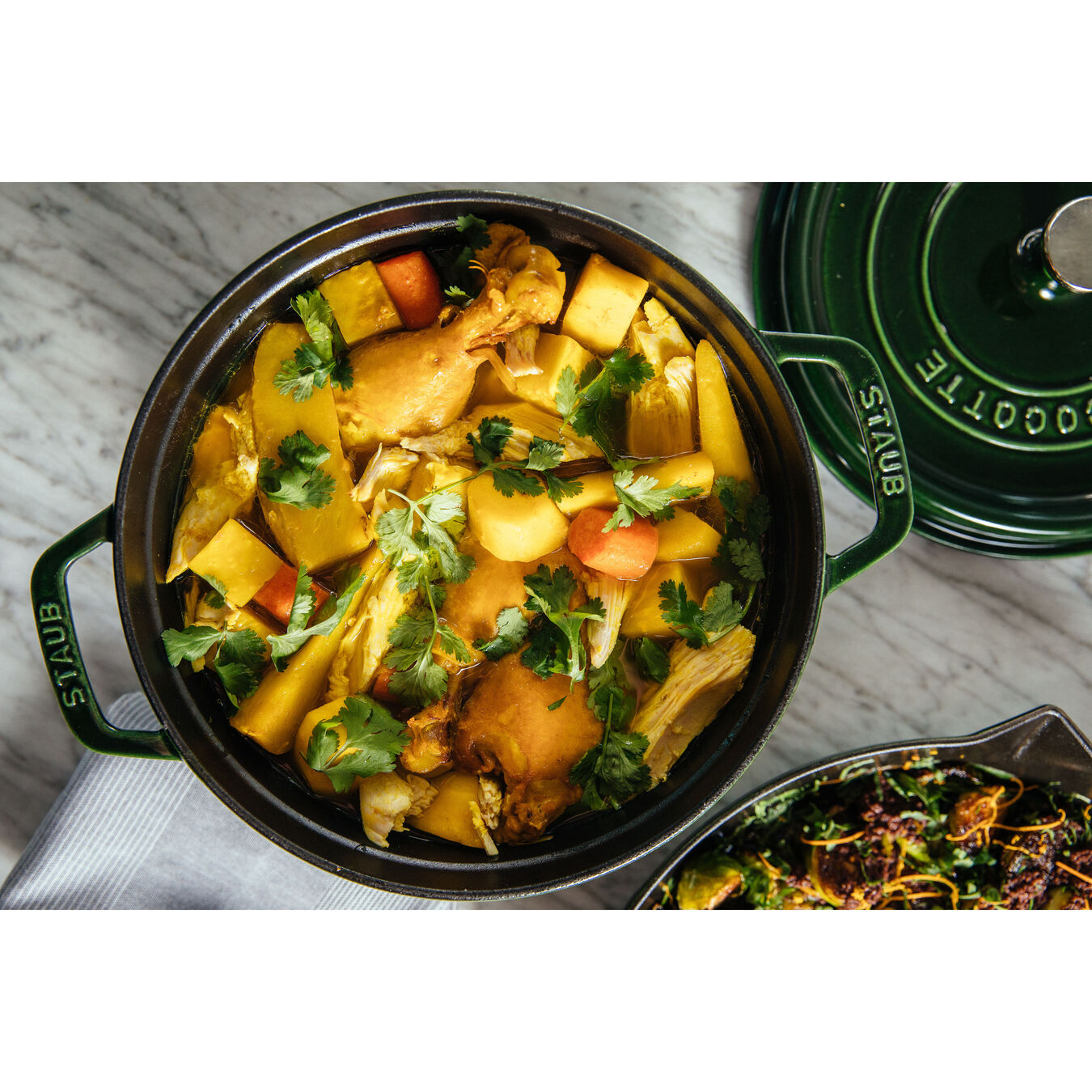 Staub Cocotte hrniec, okrúhly 24 cm/3,8 l bazalka