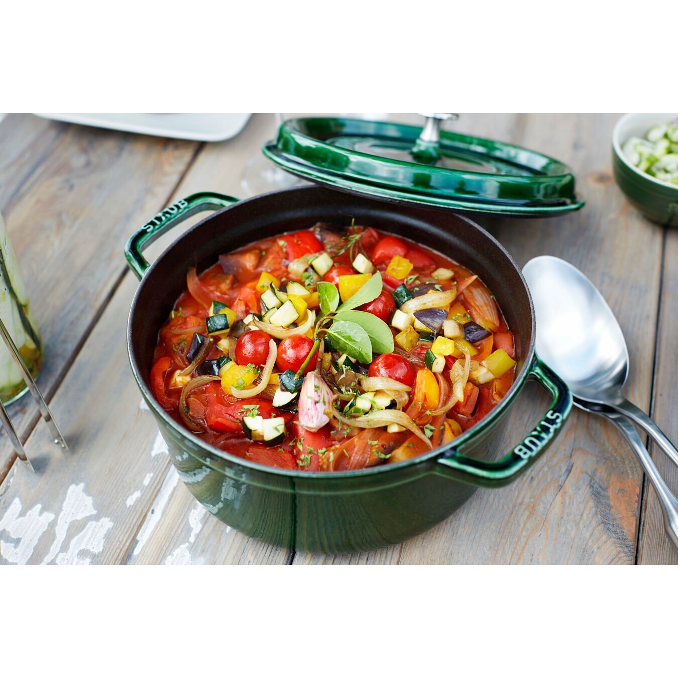 Staub Cocotte hrniec, okrúhly, 26 cm/5,2 l bazalka