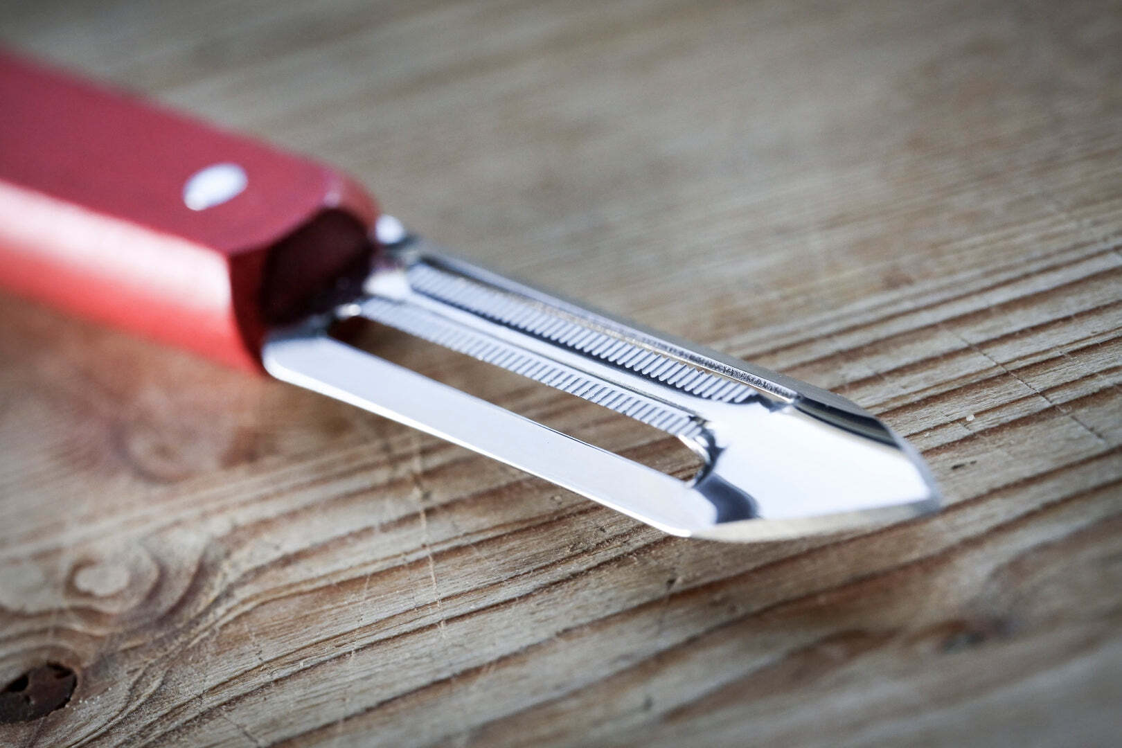 Opinel Les Essentiels N°115 tomato and kiwi peeler, red, 002047