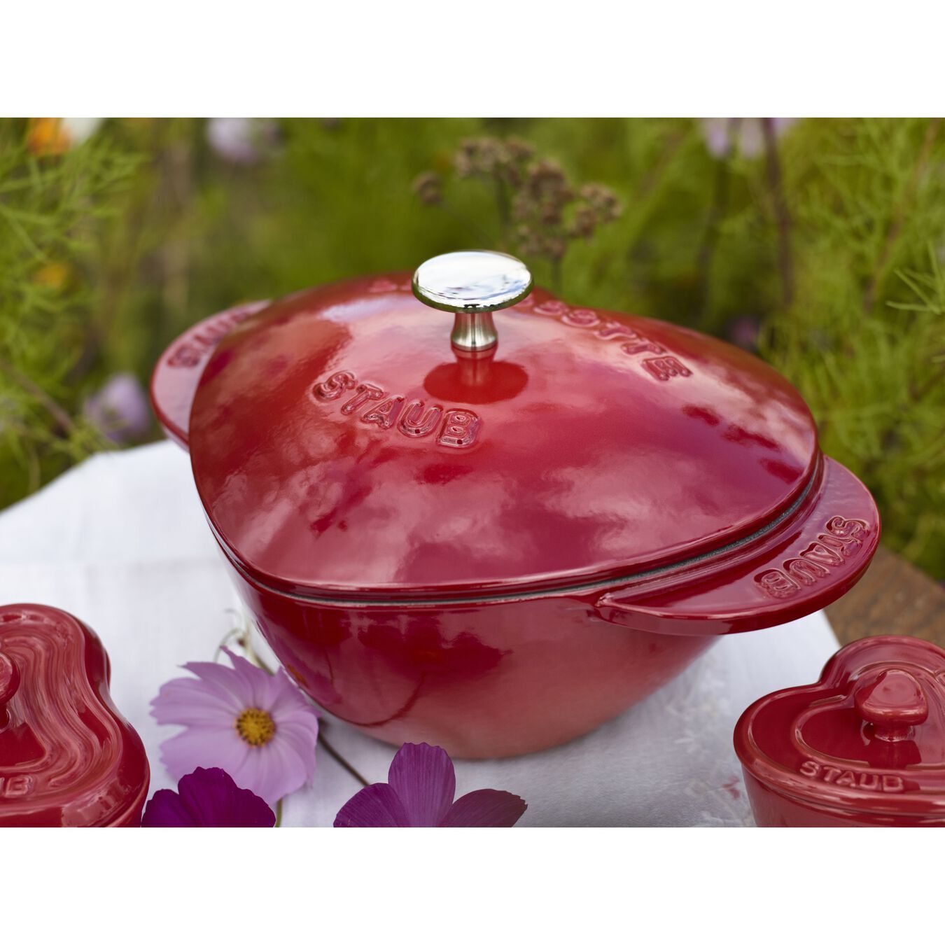 Staub Cocotte hrnec ve tvaru srdce 20 cm/1,75 l višňový, 1100006