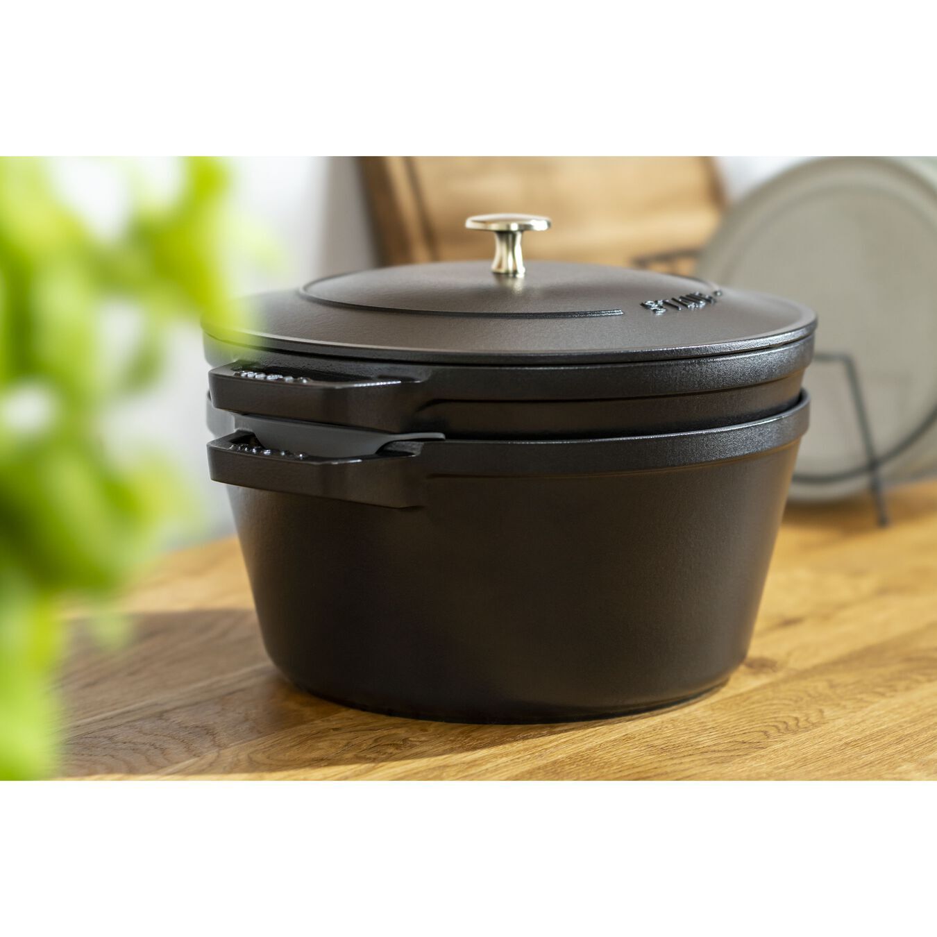 Staub Cocotte 2 dílná sada litinového hrnce a pánve 24 cm, černá, 14562423