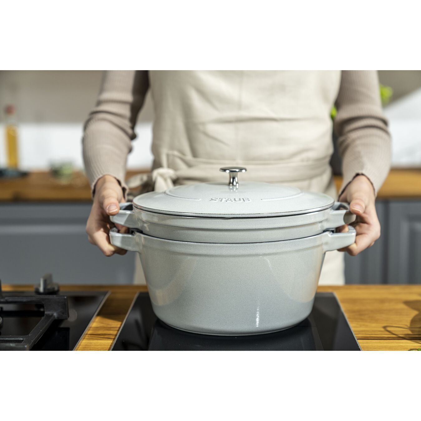 Staub Cocotte 2 dílná sada litinového hrnce a pánve 24 cm, bílá lanýžová, 145624107